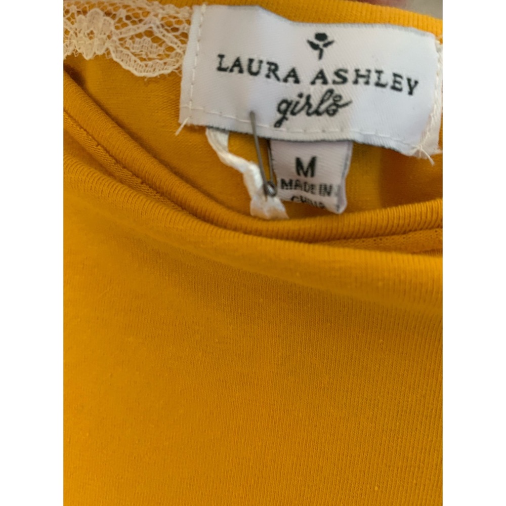 NWT • Laura Ashley 🌻 gorgeous embroidered top - Picture 3 of 5